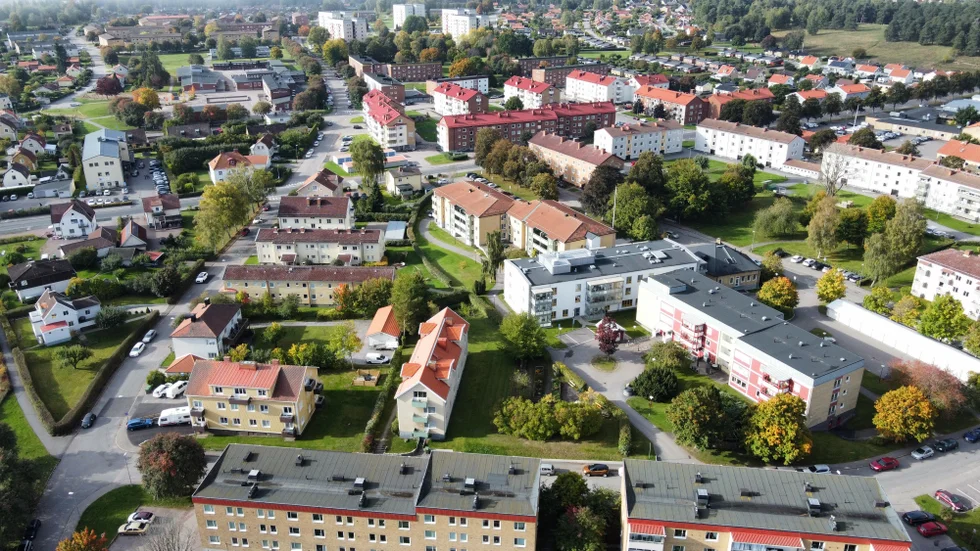 Vi vill att hela projektets finansiering och driftkostnad klarläggs innan majoriteten driver igenom den minst prioriterade delen, skriver debattörerna.