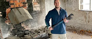 Samlaren Grim efterlyser gamla skiftnycklar och rörtänger • Bygger upp en smedja
