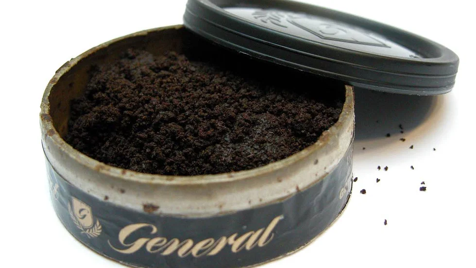 Snuslukt. Härligt för den som lägger in, men kanske inte för den som tvingas lukta på andedräkten.