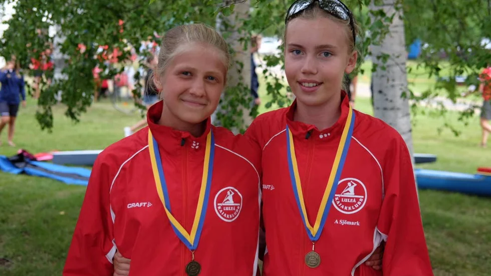 Ida Ökvist och Ella Dahlström tog brons på K2 500 meter. De tävlar i klassen D14.