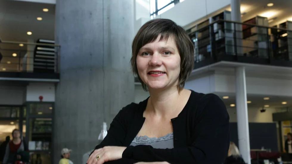 Karin Nykvist, litteraturvetare på Lunds universitet, har fått höra från sina studenter att de vill slippa må dåligt av det de läser.