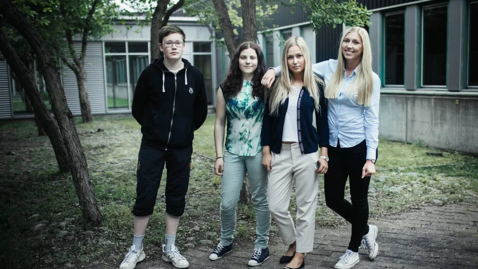LUMMIGARE. På Kronan vill Emil Bäckström, Jenny Berg, Nadine Riggo och Sandra Olsson ha det mycket lummigare än vad det är här på Luleå tekniska universitets innergård.