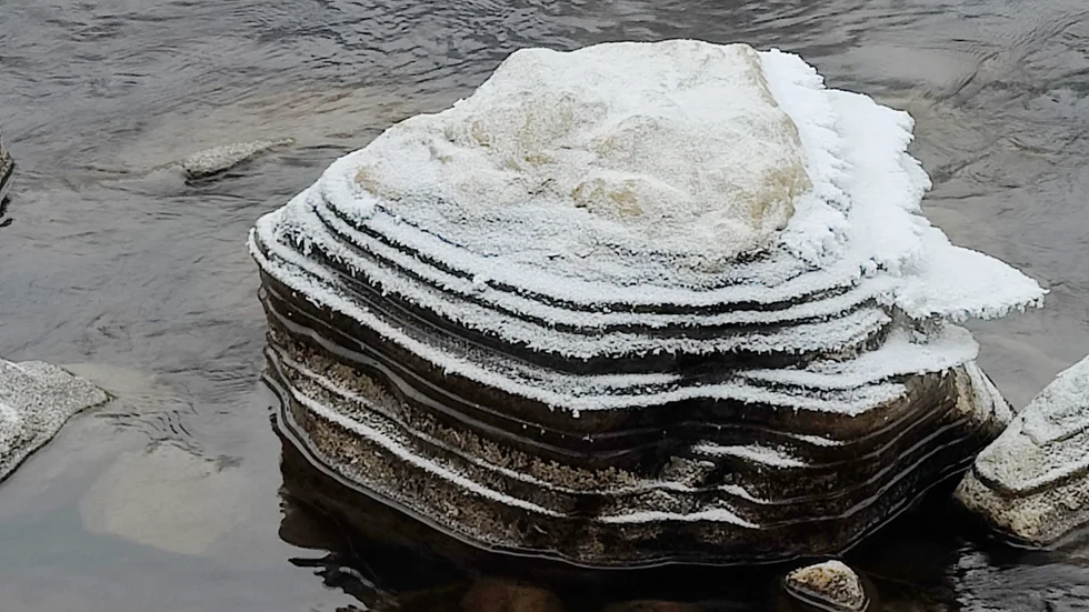 Isen skapar fina och mystiska saker.