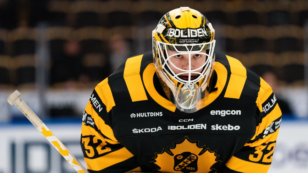 Åtta raka matcher från start. Linus Södersröm har matchats hårt sedan Gustaf Lindvall blev frånvarnade.