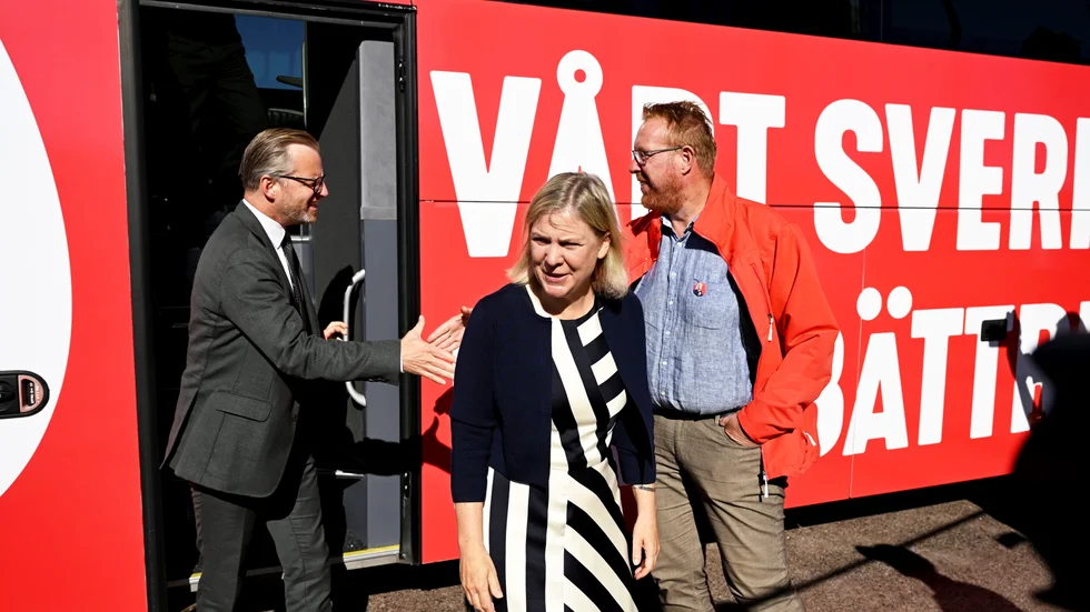 Mikael Damberg, Magdalena Andersson, Peter Källström och andra socialdemokrater gläds åt S-siffran i den senaste Sifo-mätningen - en ökning till 33,4 procent.