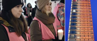 Därför lyste Sara kulturhus i orange under fredagen • Se bilderna från ljusprotesten: ”Vi försöker göra folk medvetna”