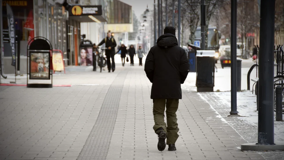 Vi har träffat personer med egna erfarenheter av Laro. Deras åsikter om programmet går isär. "Jag tänker inte ens på andra droger nu", säger en av dem. 