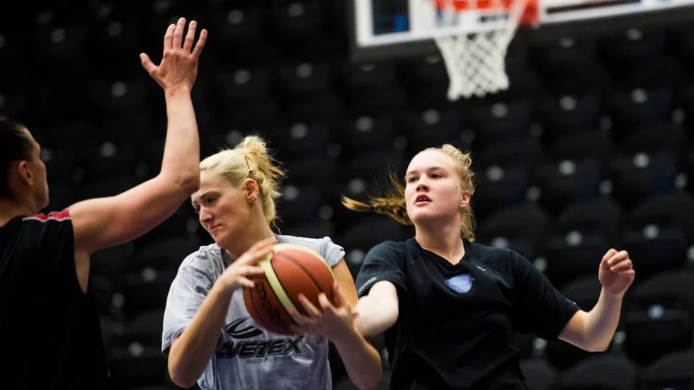 Allis Nyström tränade under fredagen med laget.?Foto: Simon Eliasson