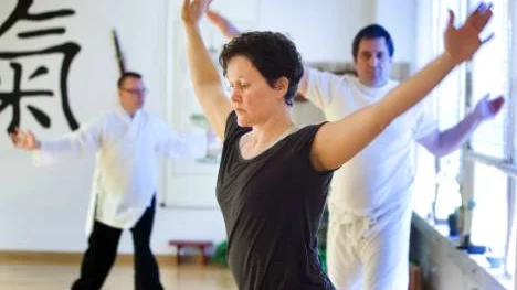 Tira Blixt från Luleå är ganska ny utövare av Qigong-gymnastiken.