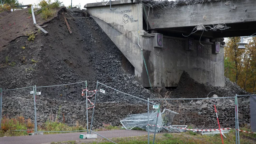 Fäste. Den del av bron där gång- och cykelleden passerat.