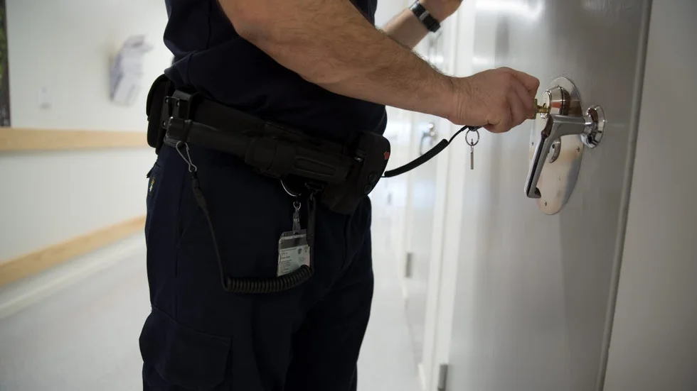 Mannen från Strängnäs, som ska ha viftat med kniv och uppträtt hotfullt på Eskilstunavägen, anhölls i helgen och häktades i veckan vid Eskilstuna tingsrätt. Nu riskerar han minst sex månader i fängelse (bilden har inget med artikelns innehåll att göra).
