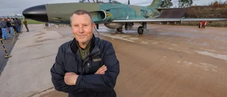 Stellan, 74, flög Lansen, 70 • Festligt jubileum på Saab när klassikern hyllades • "Fortfarande bra drag"