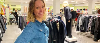 Här passerar flera ton med kläder – varje månad: "Det märks att vi är inne i en lågkonjunktur"