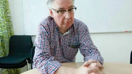 Överraskad och tagen. Kurt-Åke Hammarstedt säger att han inte fått veta något skäl till varför han tvingas bort som chef för regionala avdelningen.