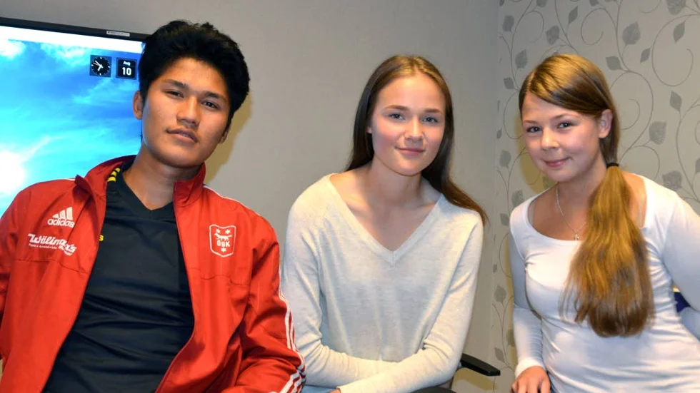 FJÄLLVANDRARE. Aphshalo, Alva Aro och Sofie Kero ser fram emot fjällvandringen i som är en av kyrkans aktiviteter för ungdomar.
