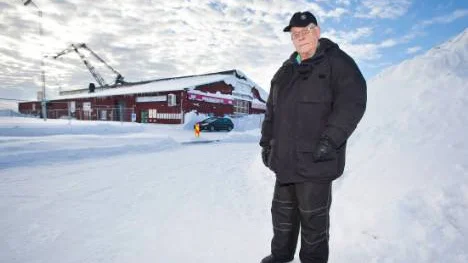 "Det här huset skulle kunna bli porten till skärgården. Här kommer båtarna, hit dras folk, det skulle kunna     finnas ett skärgårdsmuseum. Idéerna är många, säger skärgårdsveteranen Hubbe Ökvist.FOTO: Göran Ström