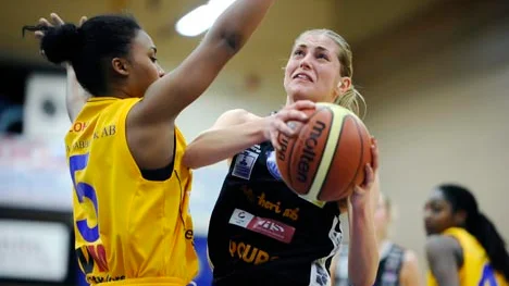 130326 Dambasket, Semifinal, Solna Vikings-Northland Basket
Northlands nr 7 Martina Stålvant
Solnas nr 5 Luciana Jonson