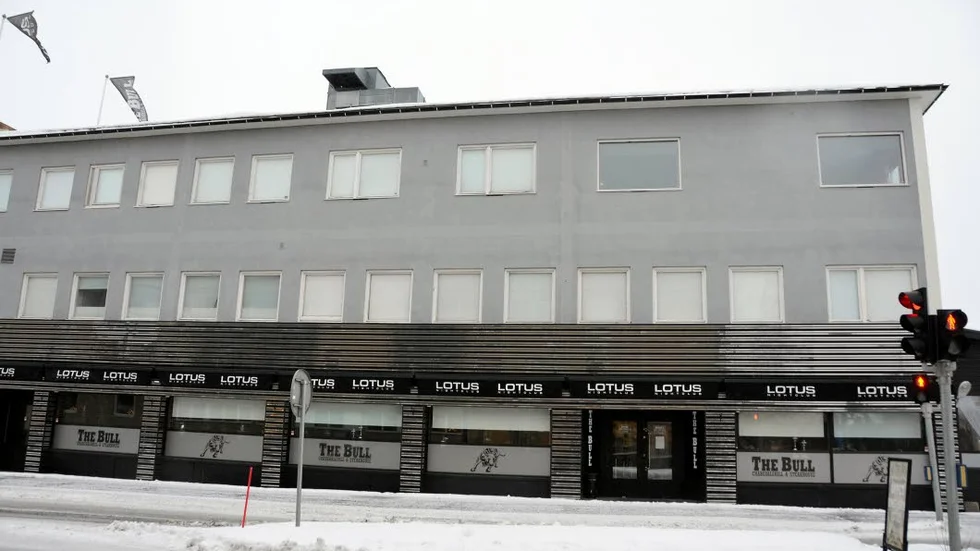 En av flera nöjesställen.  Den anhållne krogprofilen äger bland restaurangen The Bull, granne med arbetsförmedlingen i Boden.