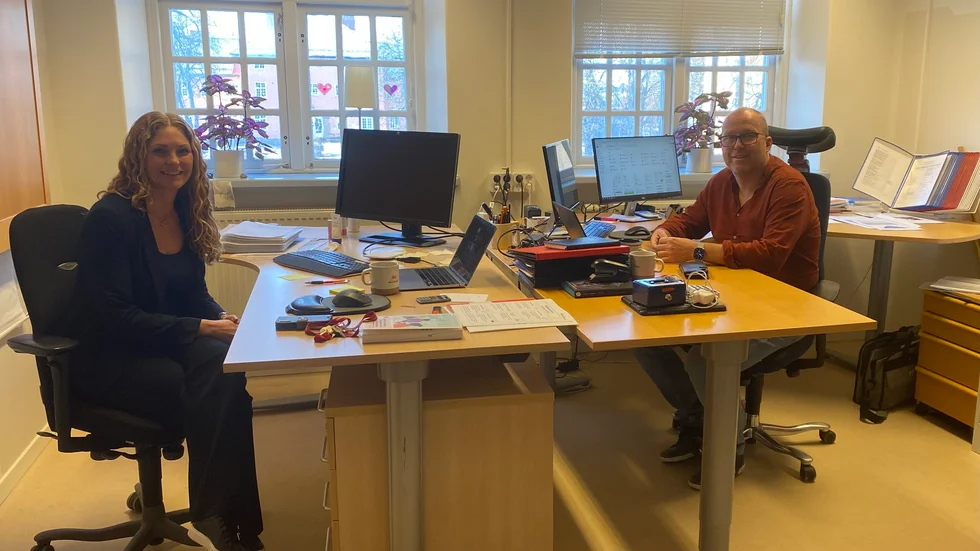 Kristina Roxell, biträdande rektor, och Peter Jedar, rektor på Strängnäs Montessori, har haft ett nära och bra samarbete de senaste åren. Nu går båda vidare mot nya drömjobb. 
"Dörren in till vårt rum står alltid öppen för elever och personal som behöver en pratstund."