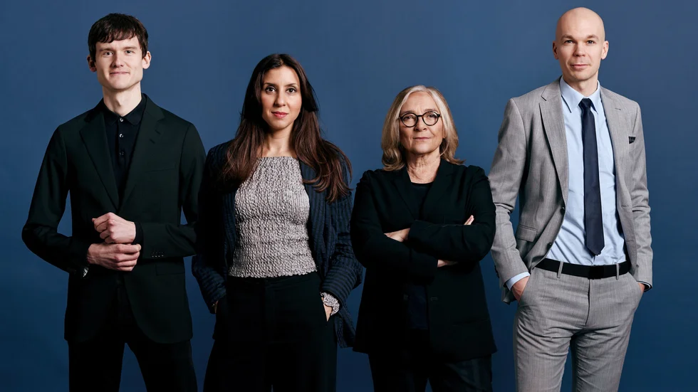 Många lyssnare får sin dagliga uppdatering av nyhetsläget av "P1 Morgons" programledare Elias Wahlberg, Parisa Höglund, Helene Benno och Mikael Kulle.