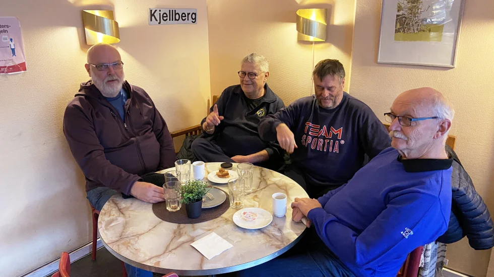 Birgers måste få var kvar, säger stamgästerna Conny Wester, Stig Kjellberg, Arne Pettersson och Roger Lindvall. Stig Kjellberg har fikat på konditoriet varje dag sedan 1970 och förärats en skylt på väggen.