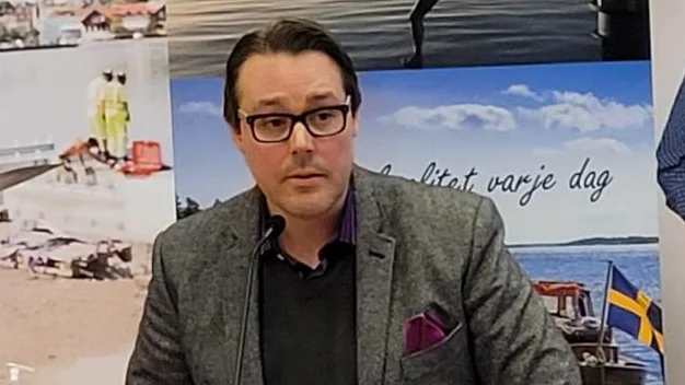 I kväll svarar Andreas Billtorp (M), ordförande i Barn- och utbildningsnämnden, på frågor om skola och barnomsorg på landsbygden. Plats: Bruksgården i Edsbruk.
