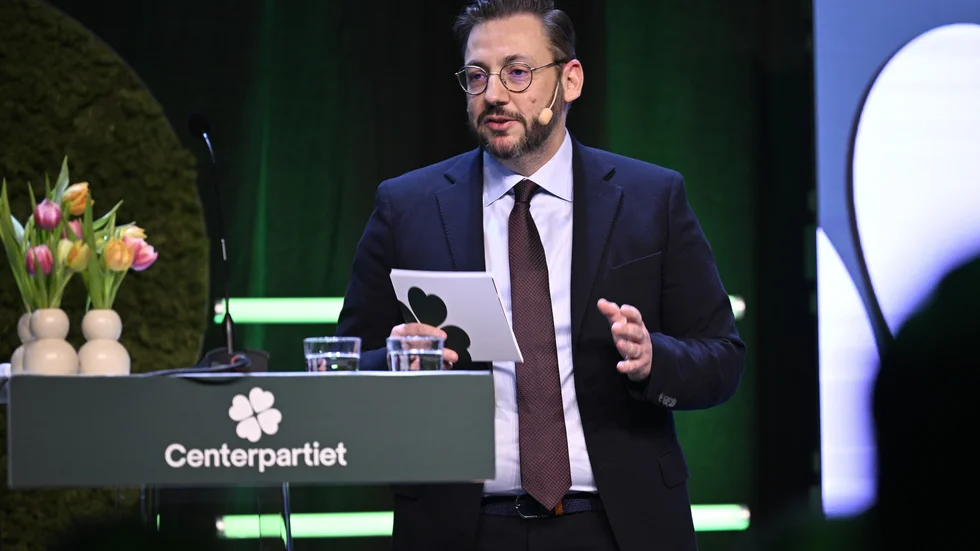 Centerpartiets nyvalda partiledare Muharrem Demirok under tacktalet.