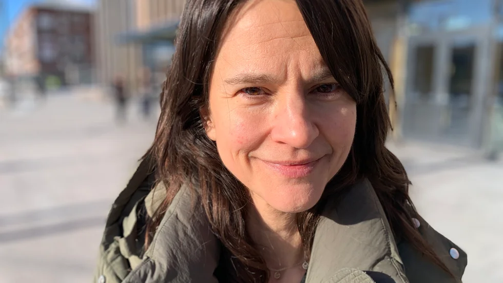 Melinda Kinnaman, har arbetat på Dramaten i nästan halva sitt liv. Hon slog igenom redan som 13-åring i Lasse Hallströms prisbelönta film ”Mitt liv som hund”. 