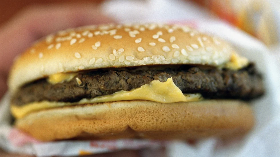Grannarna till en hamburgerrestaurang i Skåne klagar på stekos som gör att de inte kan hänga tvätt ute eller vädra utan att få in lukten i bostaden. Arkivbild.