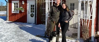 Moa och Emil trivs i sin första egna bostad på landet