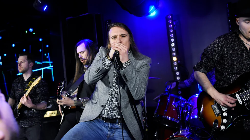 Sångaren i Painted Sky, Andreas Strandljung, jobbade hårt under lördagen och uppträdde med två band på Holy cow.