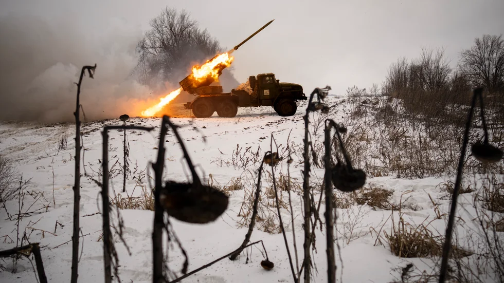 Ukrainsk militär avfyrar raketer mot ryska styrkor i Charkivprovinsen. Arkivbild.