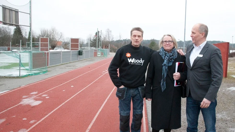 Micke Lännström (vaktmästare), Lena Johansson (rektor) och Tommy Hellsten (rektor) ser fram emot helrenoveringen av skolgårdarna i Vagnhärad.