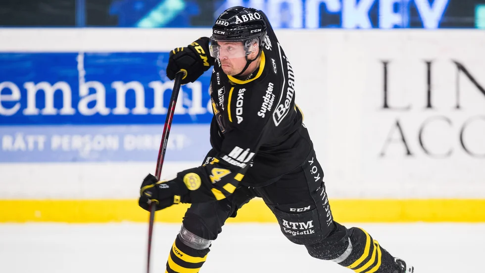 Victor Aronsson har skrivit på för två år i Almtuna.