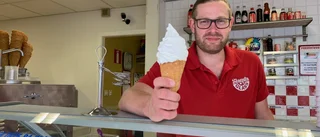Hektisk första sommar för Alexander, 32, efter generationsskiftet på Slagstaglass: "Inte beredd på att släcka så många bränder"