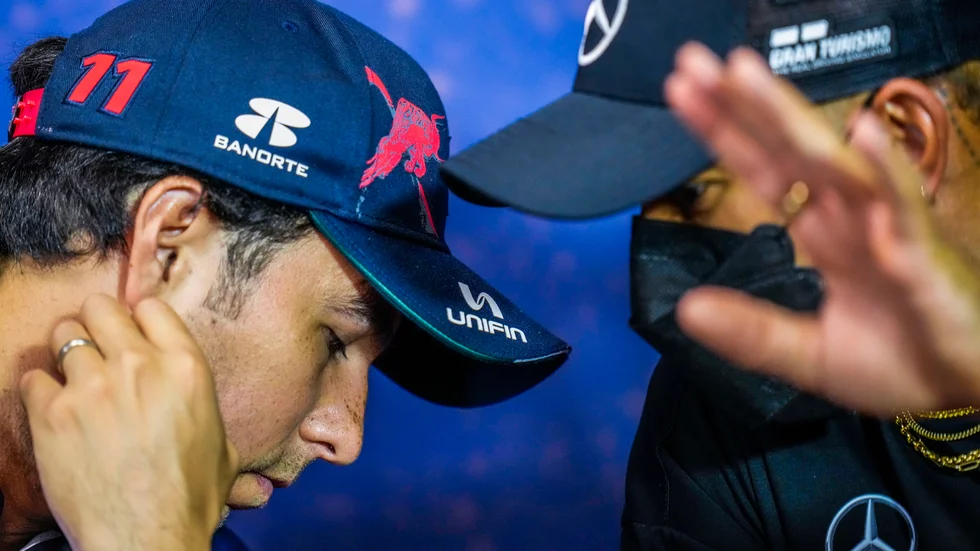 Formel 1 i enad kampanj mot hat och hot. Arkivbild på förarna Sergio Perez och Lewis Hamilton.