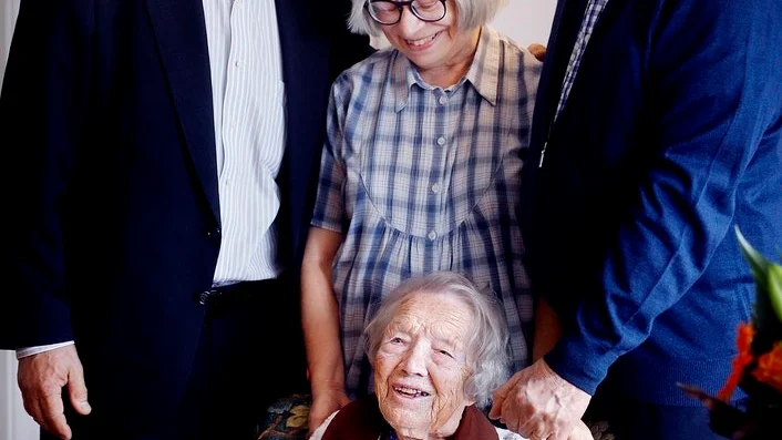 – De bästa vänner man kan önska sig, säger Maj om syskonen Jan, Karin och Arne, som känt jubilaren i nästan hela sina liv.