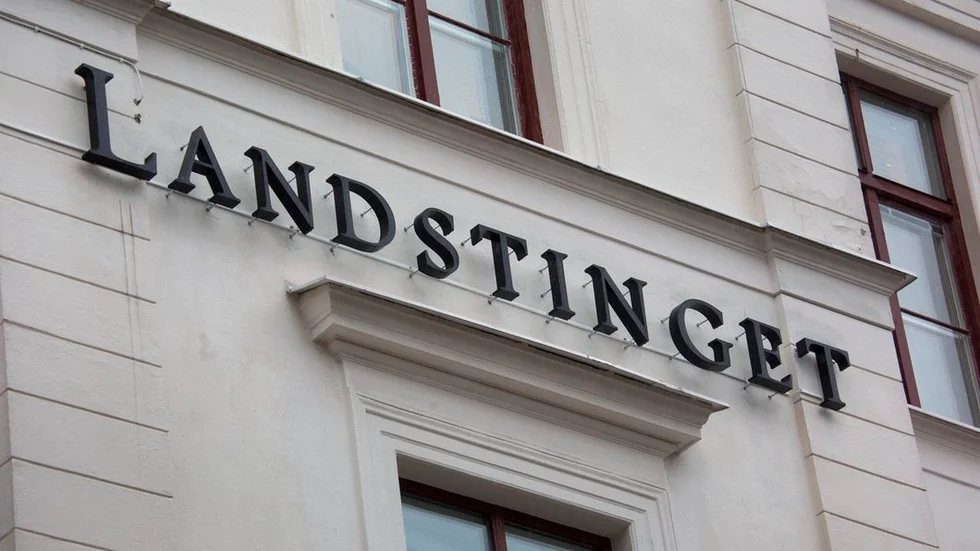 Södermanlands landsting behöver en ny policy för hur våra skattemedel ska användas och en ny ledning, skriver akutsjuksköterskan Irene Larsson.