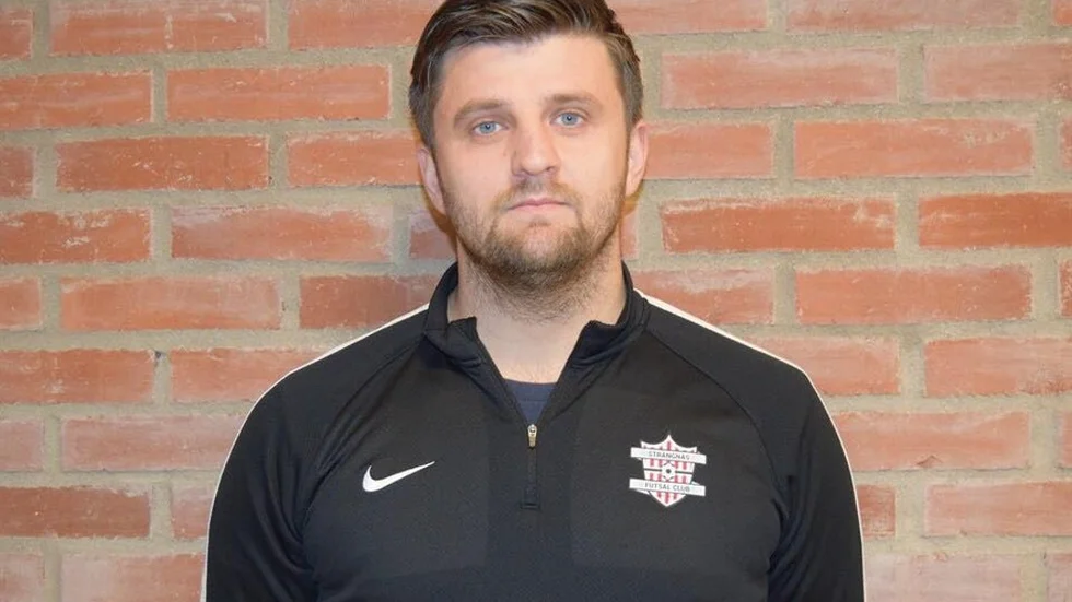 Målkungen Edin Skorupan slutar spela på division 4-nivå för att kunna lägga sitt krut på familjen och Strängnäs futsal.