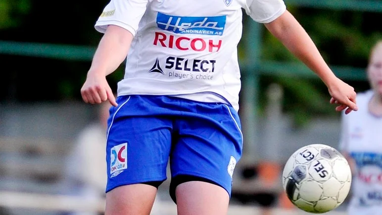 Natalie Öberg i IFK Nyköpings tröja för några säsonger sedan. Nu väntar spel i Tuns gröna matchuniform