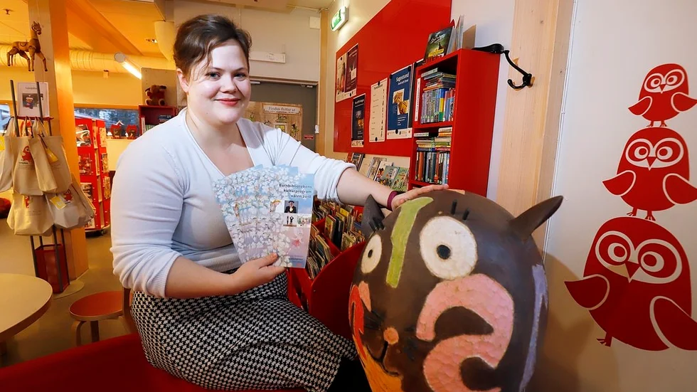 Amanda Greek är en av fem barnbibliotekarier i kommunen.