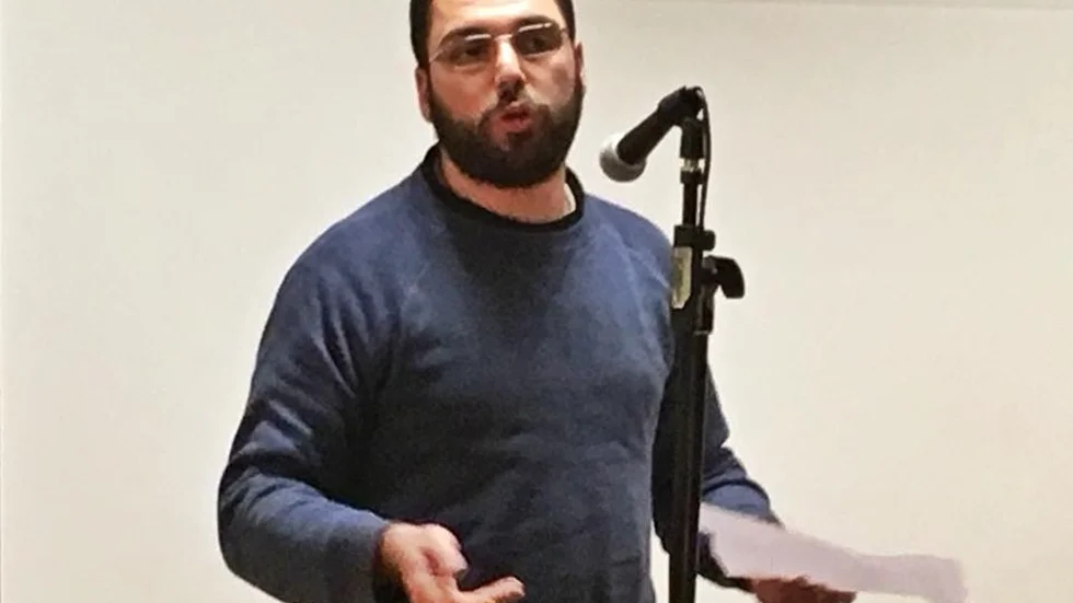 Wesam Assabsab vinner Flens första Poetry Slam tävling.