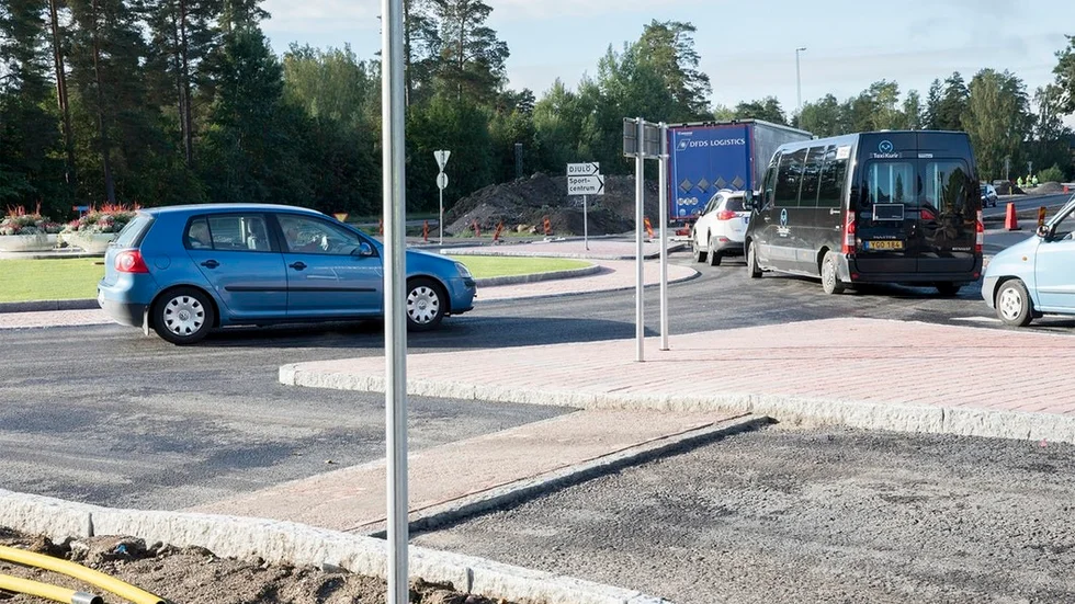 Ewa Callhammar (L) tycker att det är för stora förändringar på gatorna i Katrineholm.  FOTO: ROGER CULMSEE+