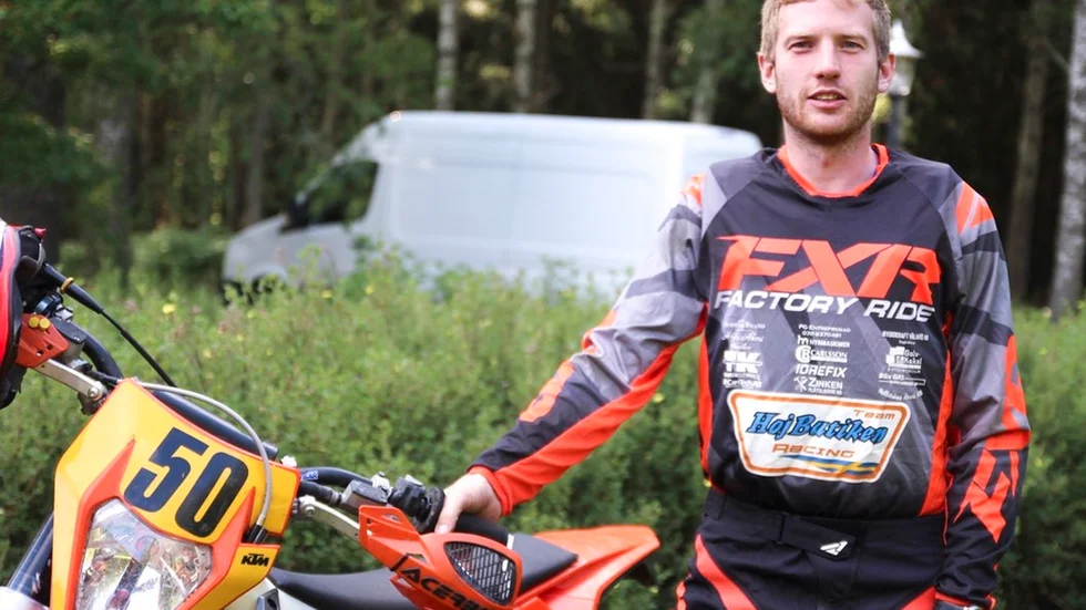 Enduroföraren Patrik Sjöberg från Björkviks MC åker till Rumänien för att delta i extremendurotävlingen Red Bull Romaniacs.