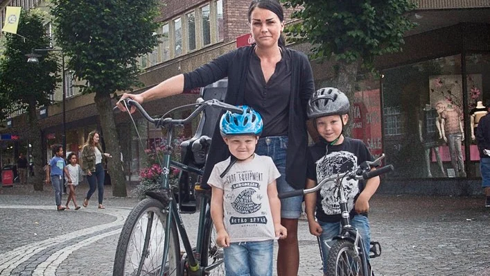 Madeleine Kymling med barnen Noah och Felix har semester.