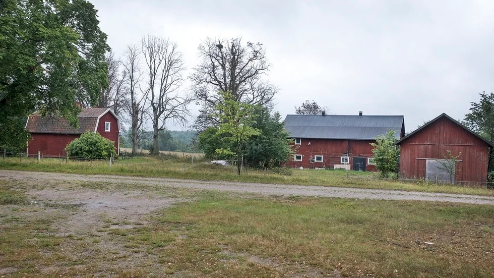 Skirtorp ligger inom Katrineholms vattenskyddsområde och husen kommer troligen att rivas.