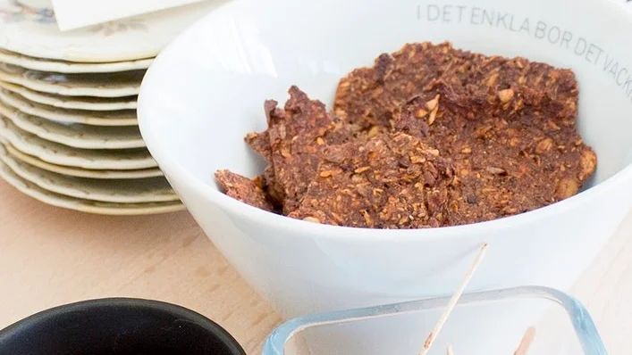 Den hälsosamme kan också unna sig smarriga saker: Vad sägs om bananer doppade i mörk choklad och frökex?