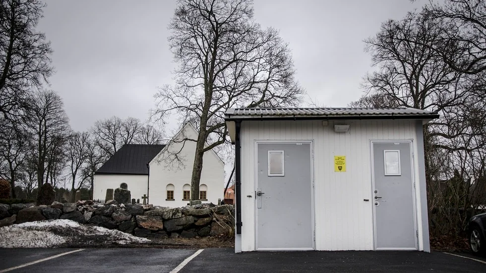 Den offentliga toaletten på busstorget i Malmköping har varit stängd i månader.
