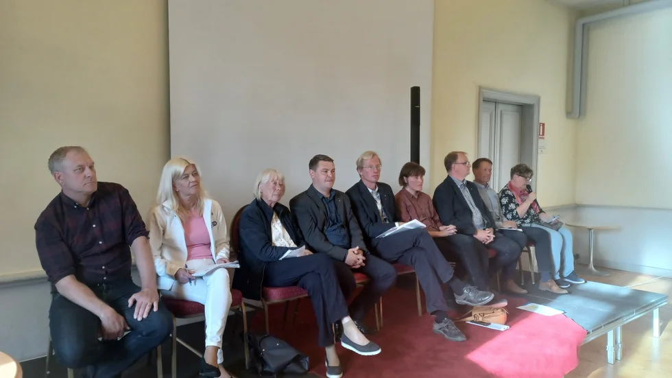 Nicklas Lindekrantz (LPo). Annelie Sjöberg (SD), Inga-Lill Östlund (L), Martin Sjölander (M), Ulric Nilsson (C), Malin Östh (V), Anders Eksmo (KD), Eric Malmfors (MP och Tuula Ravander (S).