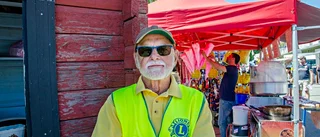 Sol och varmt på Trosa marknad – "början på sommaren och semestern"